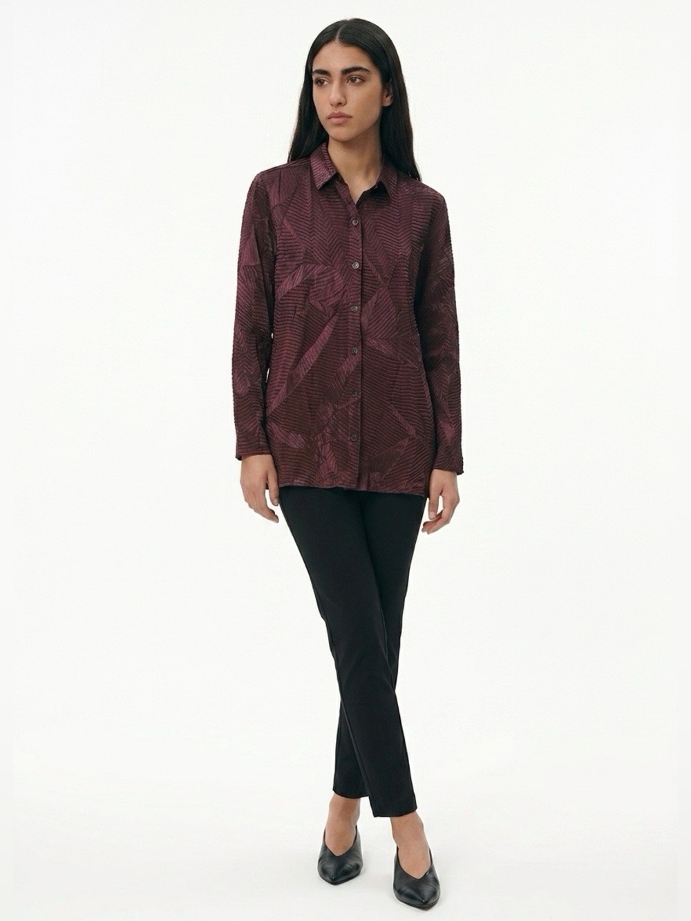 Chico’s Burgundy Blouse 0 Small 4 Geometric Crinkle Look Button Up Tunic Style